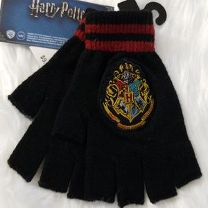 fingerless hogwarts crest gloves